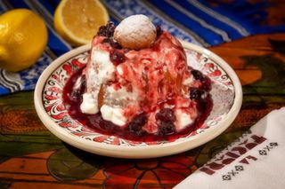 PapanașI cu smântână șI dulceață (vișine / afine)