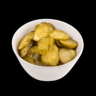 Salată de castraveți murați