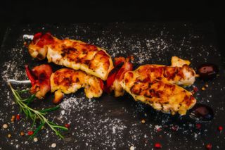 Frigarui de pui cu bacon 