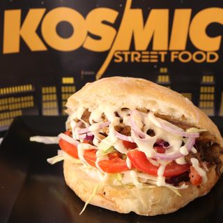 Doner de pui (390g) Cartofi 100g Bautura