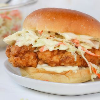 Sandwich Delly (380 gr) Cartofi 100g Bautura