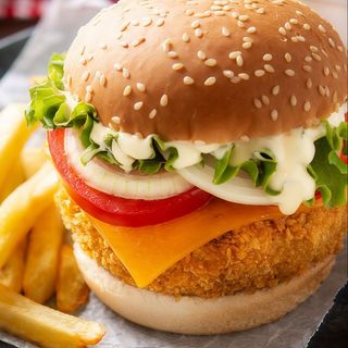 Burger Pui (310g) Cartofi 100g Bautura