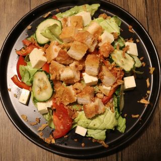 Salata cu pui (450 g)