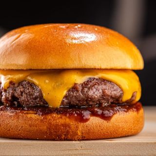 Smash Burger (315g) Cartofi 100 gr Bautura