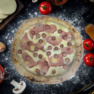 Pizza Carnivore e Formaggi
