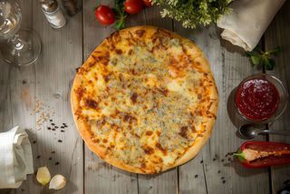 Pizza Qauttro Formagi