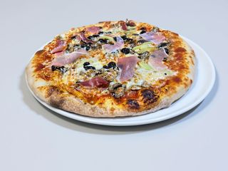 Pizza Capricioasa Ø60cm