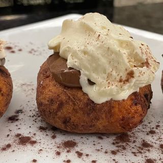 Papanaşi cu gem si smantana