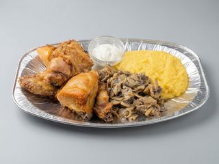 Meniu pui la ceaun cu mămăliguţa şi usturoi