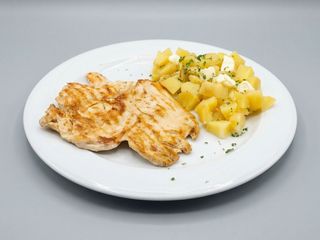 Meniu piept de pui la grătar cu cartofi natur 