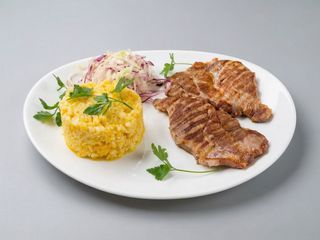 Ceafa de porc cu orez și varza