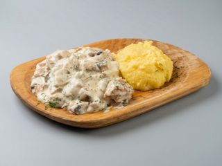 Pui cu smantana și ciuperci