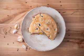 Sandvis cubanez cu porc gatit lent (Pulled pork cubano)