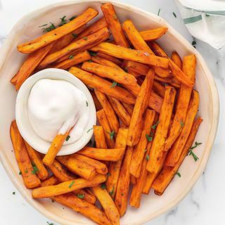Cartofi dulci prajiti (Sweet potato fries)