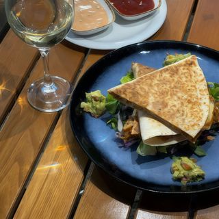 Quessadilla Combo + cartofi pai + pepsi 330 ml