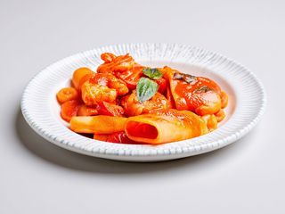 Paccheri cu creveti in sos roșu