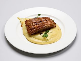 Pork belly glasat cu sos teriaky si piure fin de cartof 