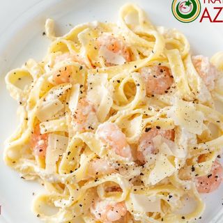  Fettucina al salmone e zucchine