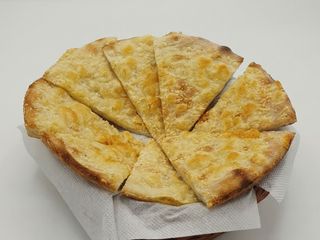 Focaccia parmezan cu usturoi