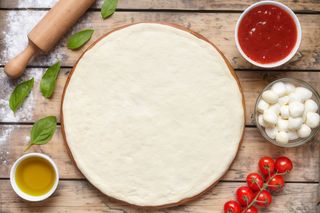 Pizza cu blat fara sos Ø30cm și alegeti-va Ingredientele pentru pizza