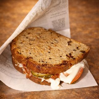 Sandwich cu Piept de Pui Grill (FG)