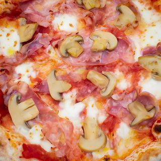 Pizza prosciutto cotto Italy și ciuperci