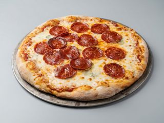 Pizza Gianni cu salam dulce fi32 CM