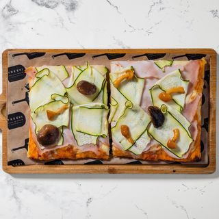 Pizza Tacchino e zucchini con funghi