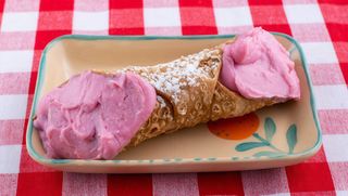 Cannolo cu cireasa amarena