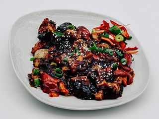 Tentacule de caracatita la wok cu legume