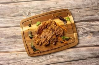 Ceafa de porc la gratar