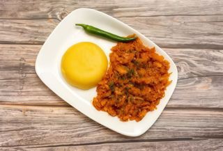 Varza calita servita cu mamaliguta