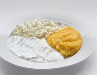 MAMALIGA CU BRANZA SI SMANATANA