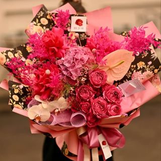 Buchet de flori deosebit, realizat cu suflet din florile ei favorite