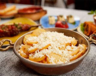 Peynirli patates kizartmasi