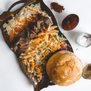 Mega shaorma de Vita Angus la farfurie