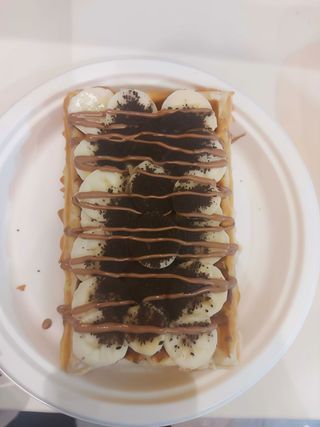 Wafa cu Nutela, banane și Oreo