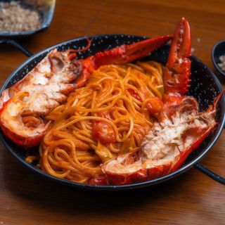 Homar pe pat de spaghetti