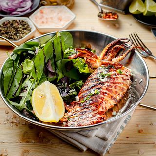 Calamar intreg umplut cu feta