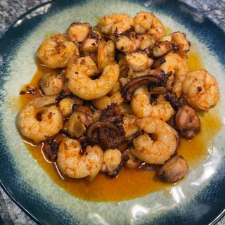 Tigaie cu creveți și caracatița