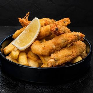 Creveți Crispy Panko pe pat de cartofi