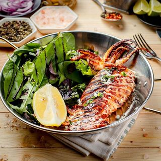 Calamar intreg umplut cu feta