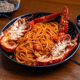 Homar pe pat de spaghetti