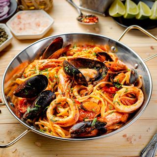Spaghetti cu fructe de mare