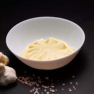 Sos usturoi cu smantana 50 Gr.