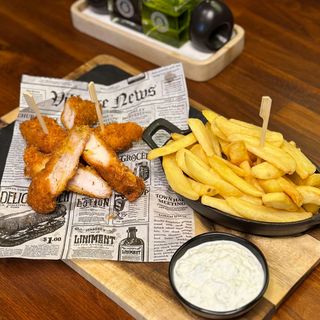 Crispy cu Cartofi Prăjiți și sos tzatziki