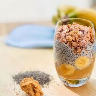 DESERT CHIA CU UNT DE ARAHIDE