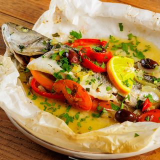 Lup de Mare in stil Mediteranean gatit la cuptor 