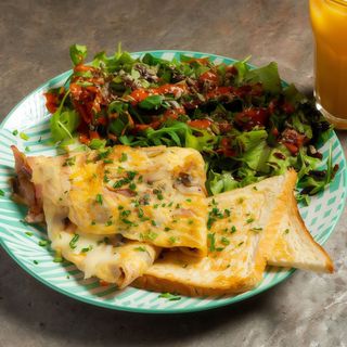 Omleta cu ciuperci , bacon si cascaval  230 gr