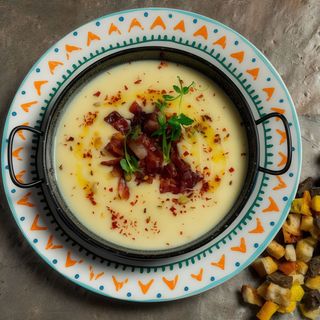 Supa crema de cartofi cu pancetta chrispy si fulgi de chilly 370 ml